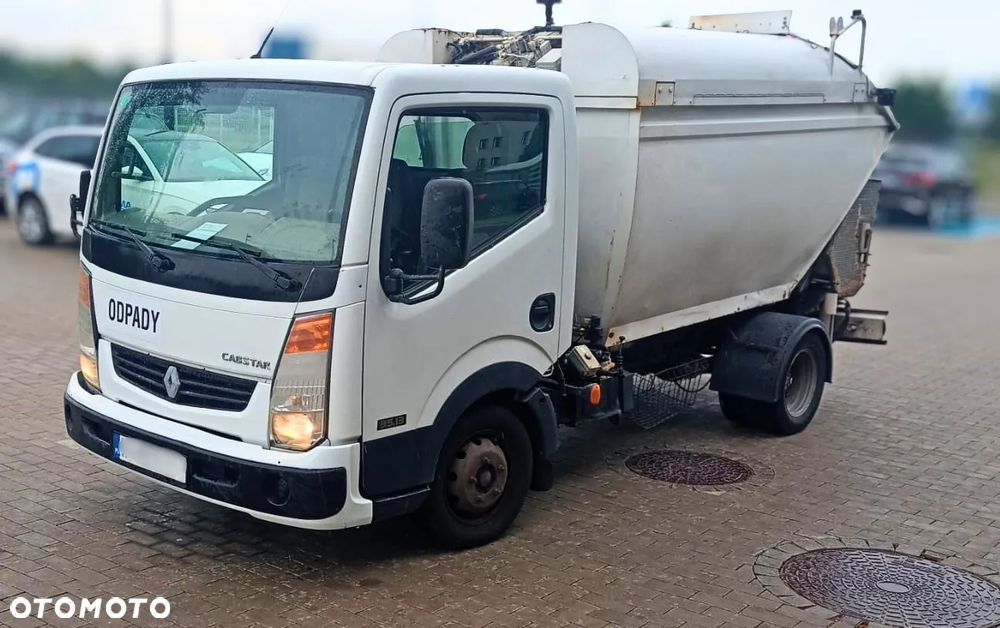 Renault Maxity - 2