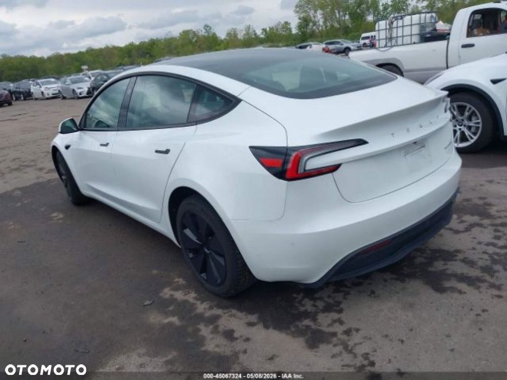 Tesla Model 3 - 4
