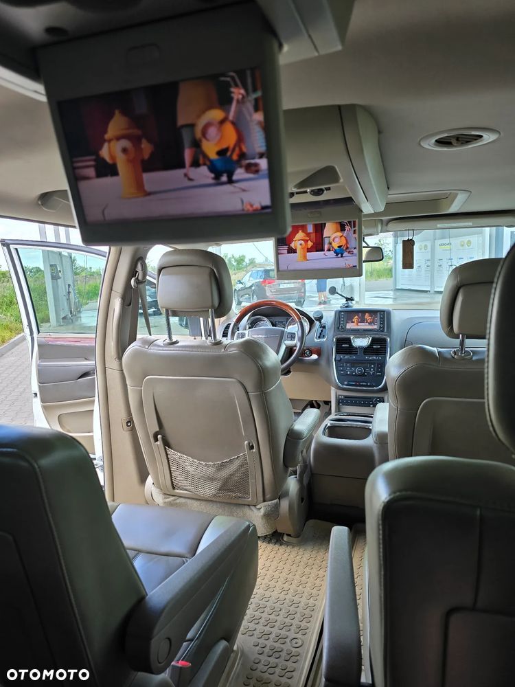 Chrysler Town & Country 3.6 Limited - 15