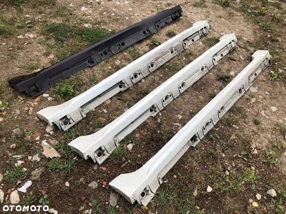 TOYOTA COROLLA XII E21 KOMBI 2019- Listwa progowa prawa próg NAKŁADKA PROGU - 1