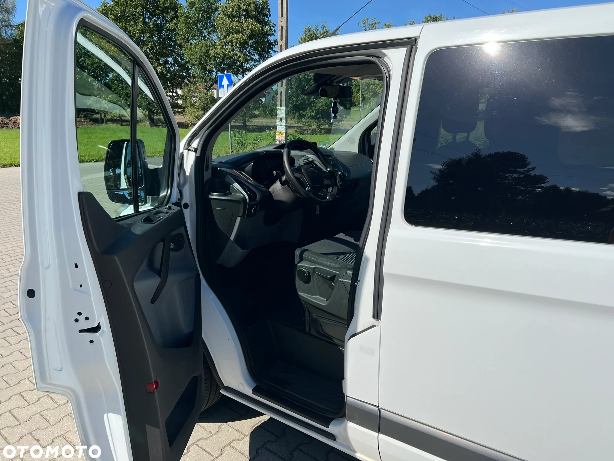 Ford Transit Custom 290 L2H1 Limited - 11