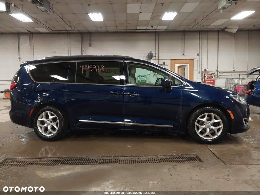 Chrysler Pacifica - 9