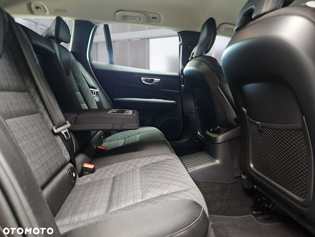 Volvo V60 T6 AWD Plug-In Hybrid Ultra Dark - 25