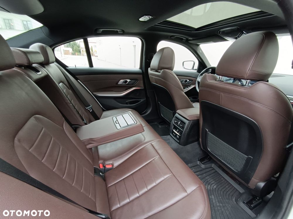 BMW Seria 3 330i xDrive Sport Line - 24