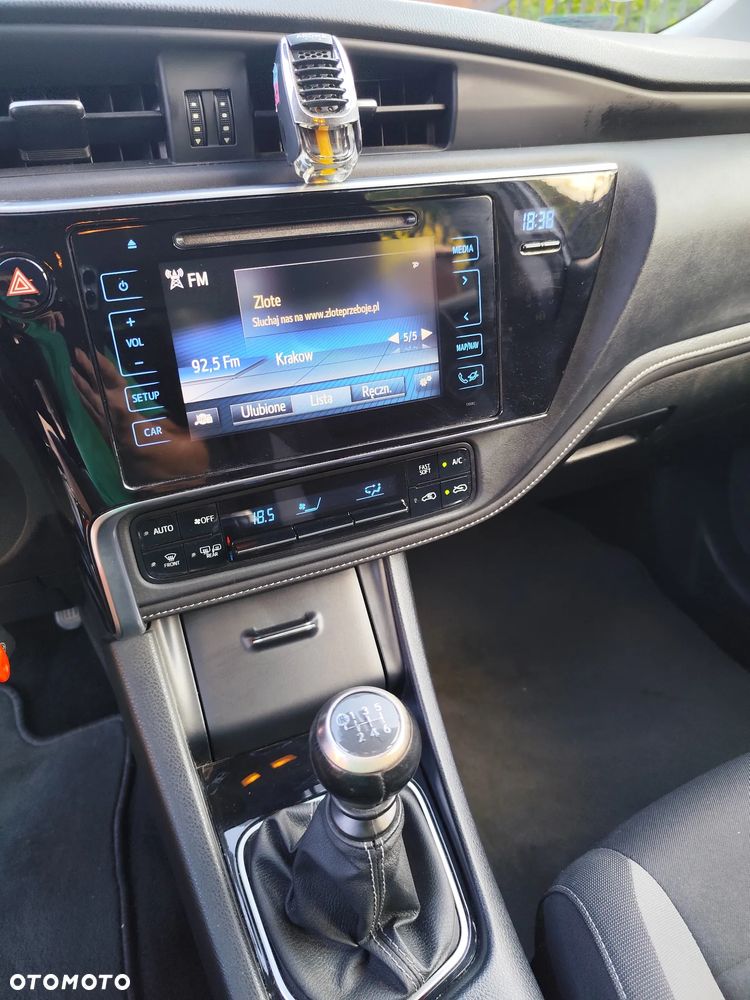 Toyota Auris 1.6 Premium - 20