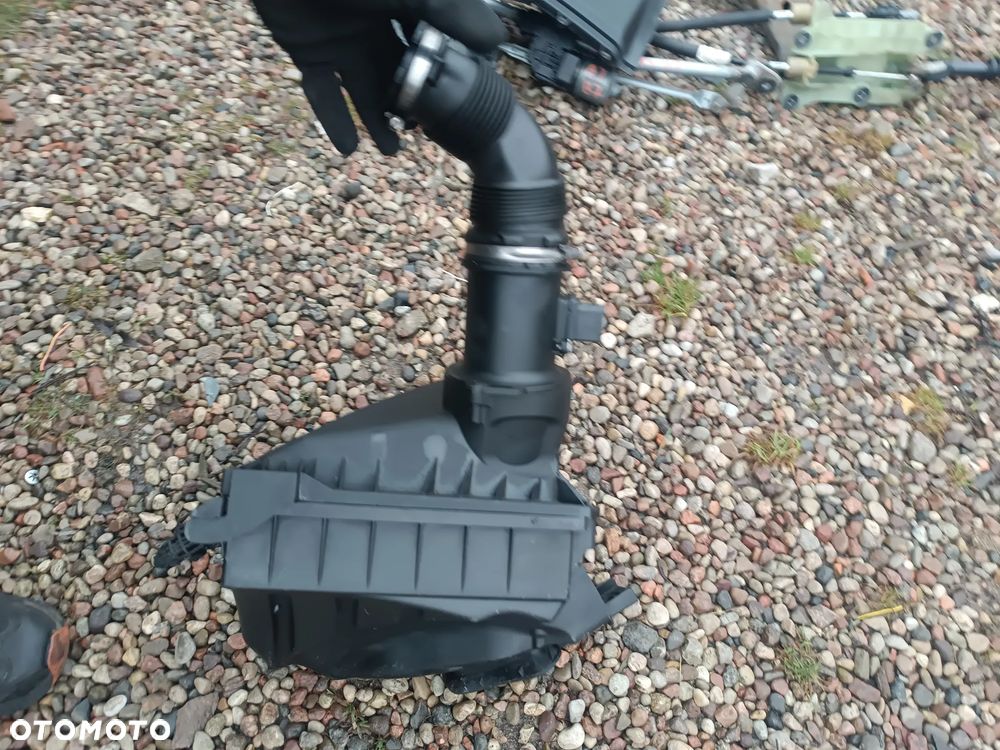 OBUDOWA FILTRA POWIETRZA AUDI A4 B7 3.0 TDI 059133837AF - 3