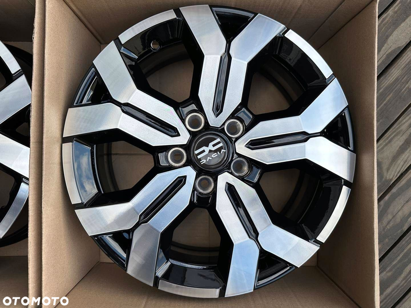 Oryginał felgi 17cali Dacia Duster 5x114,3 ET50 - 4