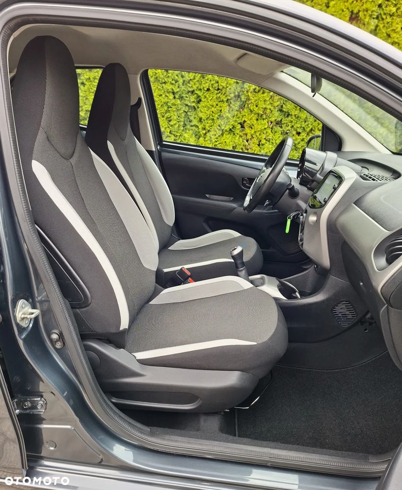 Toyota Aygo x-play touch - 11