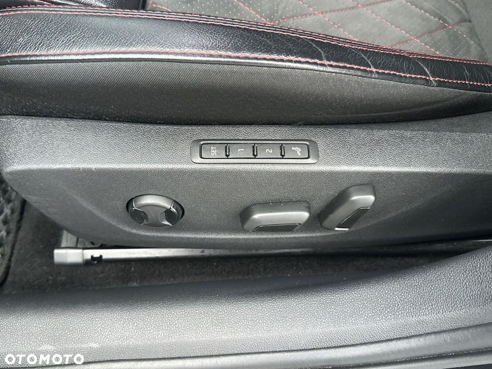 Skoda Octavia 2.0 TDI RS DSG - 36