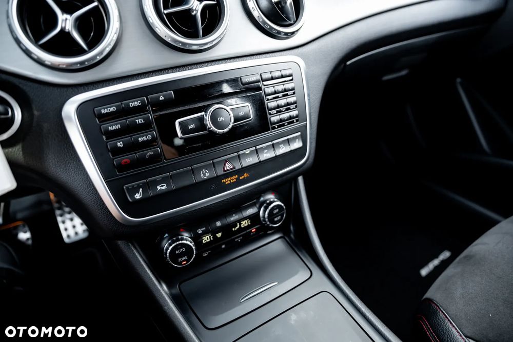 Mercedes-Benz GLA 250 4Matic 7G-DCT AMG Line - 40