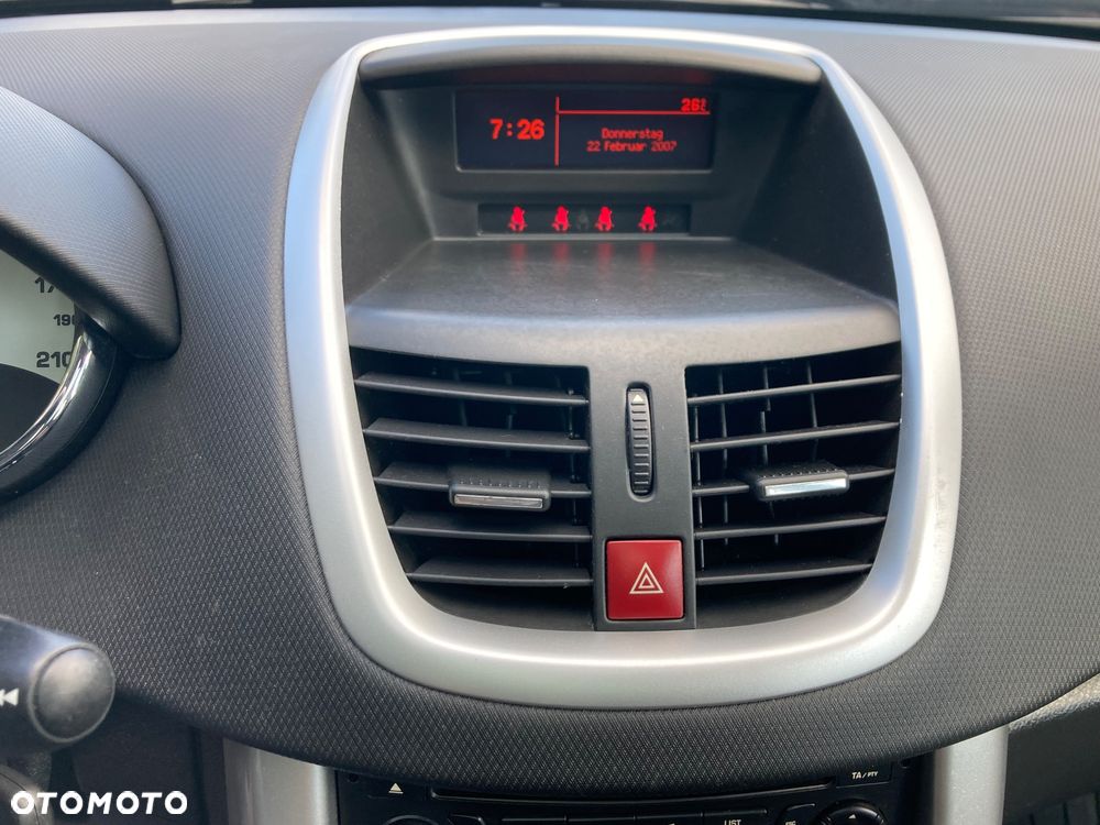 Peugeot 207 - 17