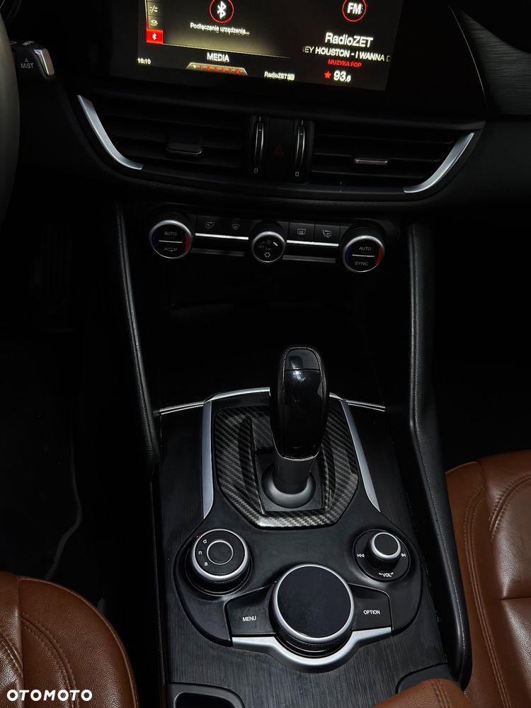 Alfa Romeo Giulia 2.0 Turbo 16V AT8-Q4 Ti - 18