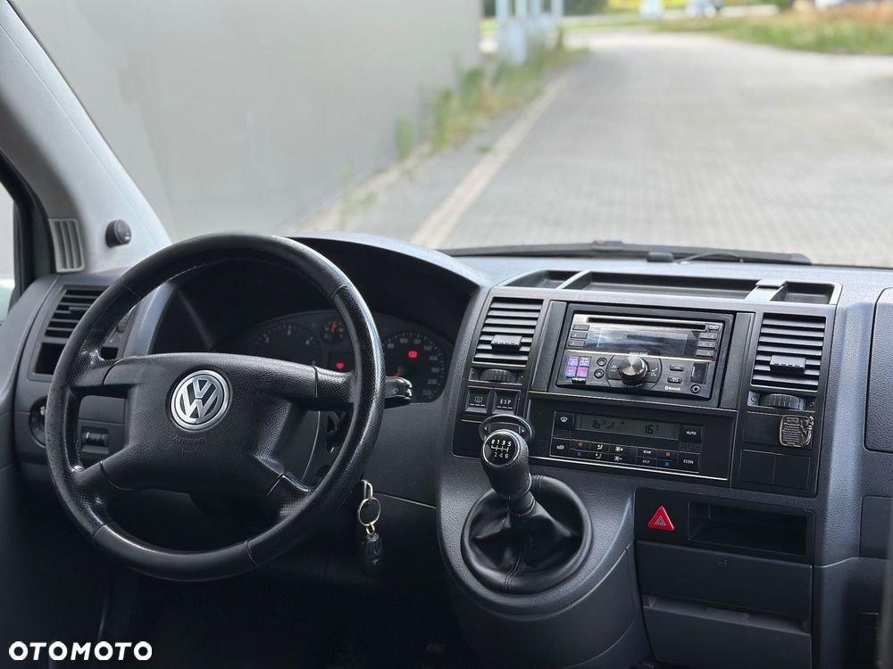 Volkswagen Caravelle - 15