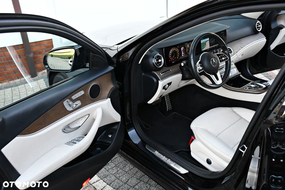 Mercedes-Benz Klasa E 220 d 4-Matic Business Edition 9G-TRONIC - 26