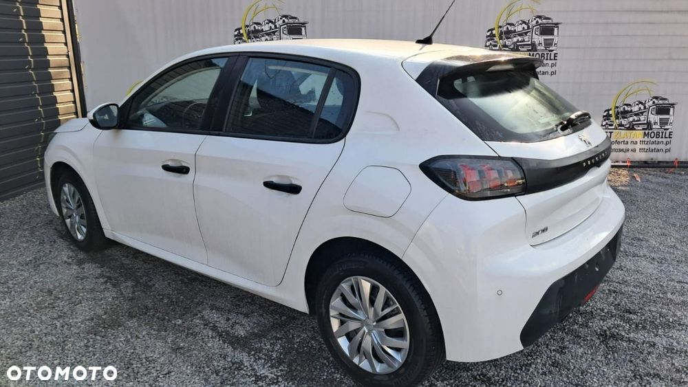 Peugeot 208 - 17