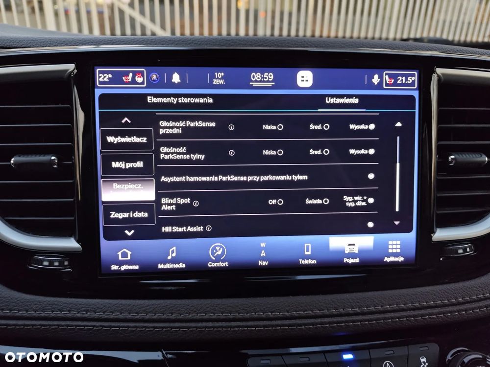 Chrysler Pacifica - 17