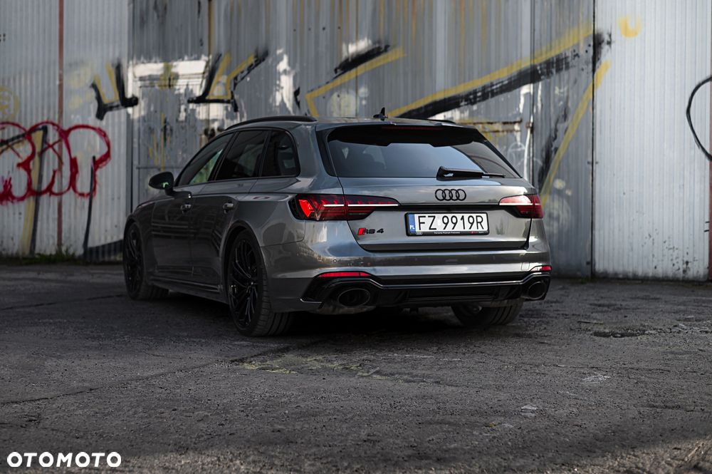 Audi RS4 Avant - 4