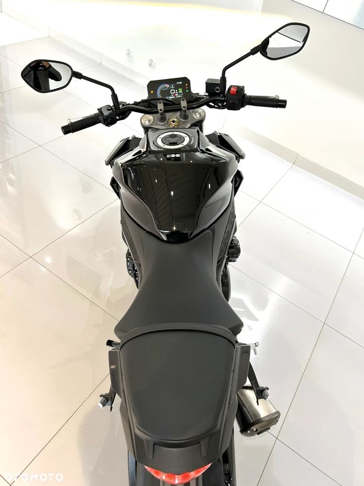 Suzuki GSX - 13