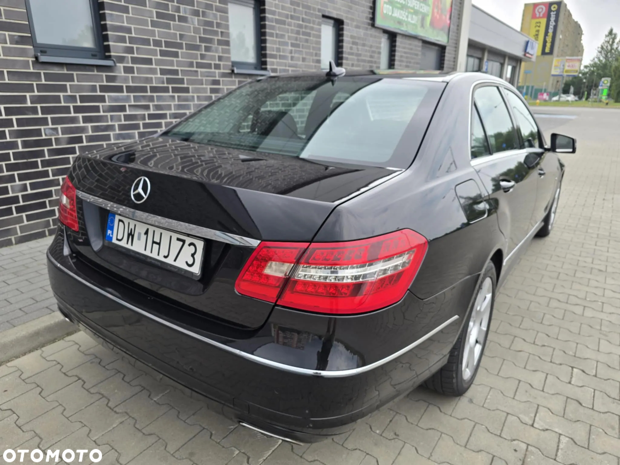 Mercedes-Benz Klasa E 200 T BlueEFFICIENCY 7G-TRONIC Avantgarde - 37