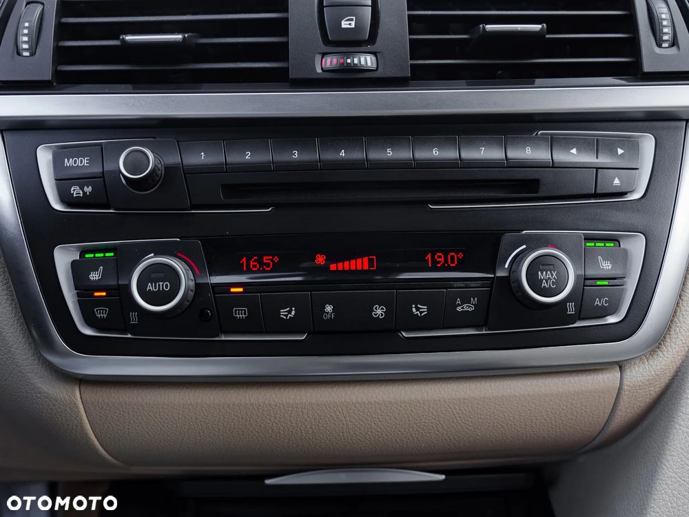 BMW Seria 3 335i xDrive Sport-Aut Luxury Line - 23