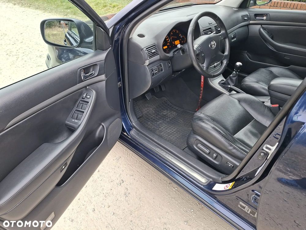 Toyota Avensis 2.0 D-4D Travel - 11