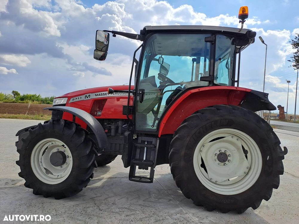 Massey Ferguson 5711M - 4