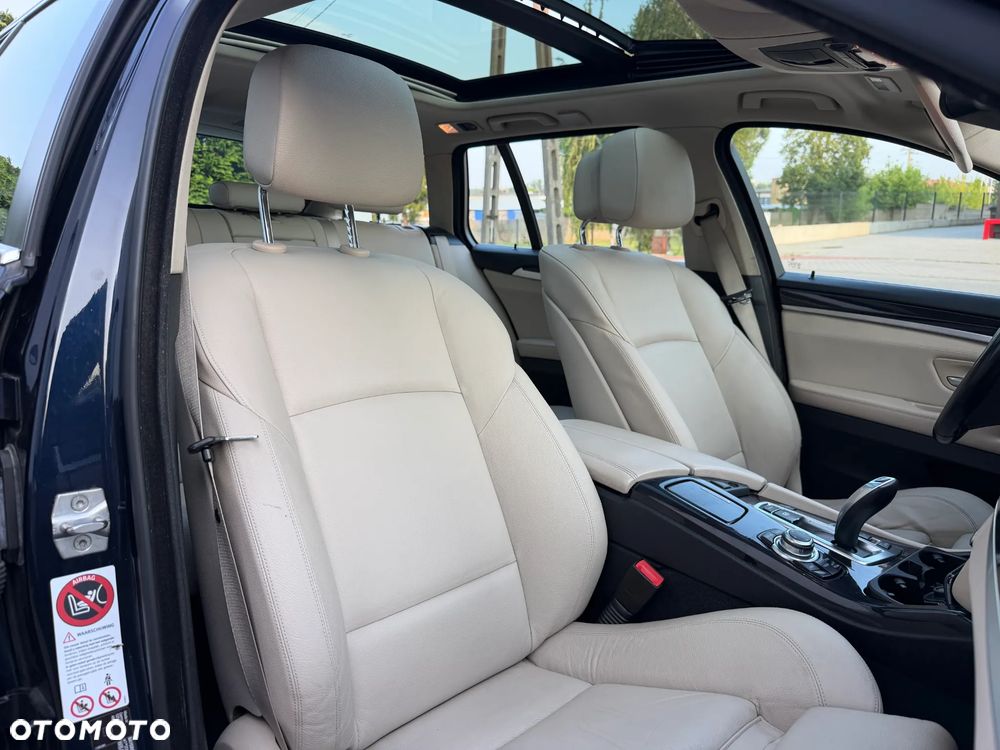 BMW Seria 5 525d Sport-Aut Luxury Line - 23