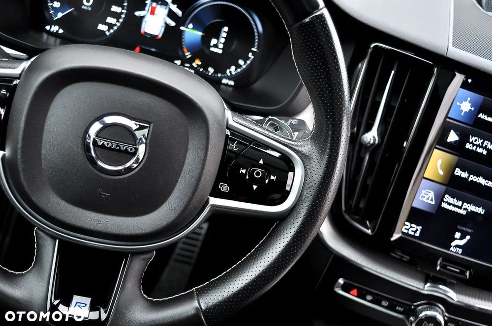 Volvo XC 60 T8 Plug-In Hybrid AWD R-Design - 19