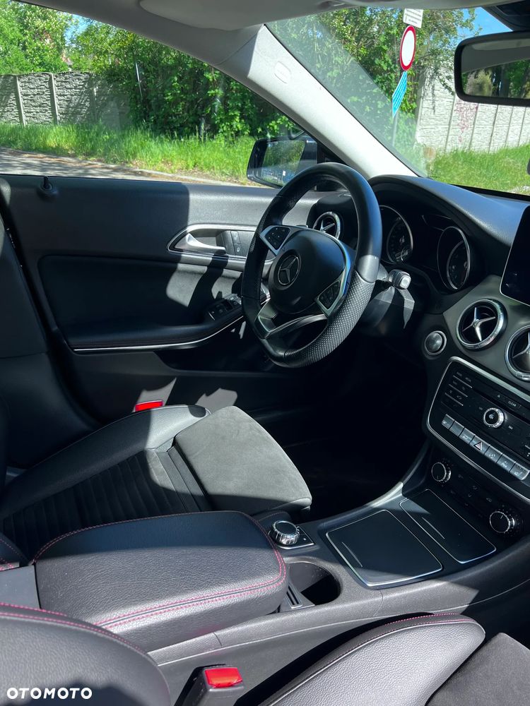 Mercedes-Benz CLA 220 4-Matic - 9