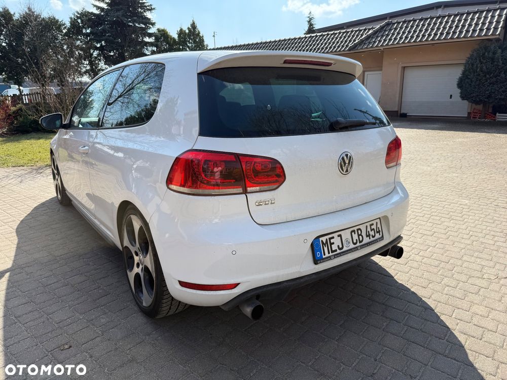 Volkswagen Golf 2.0 GTI adidas - 9