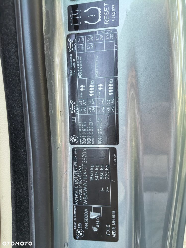 BMW Seria 3 320i - 33