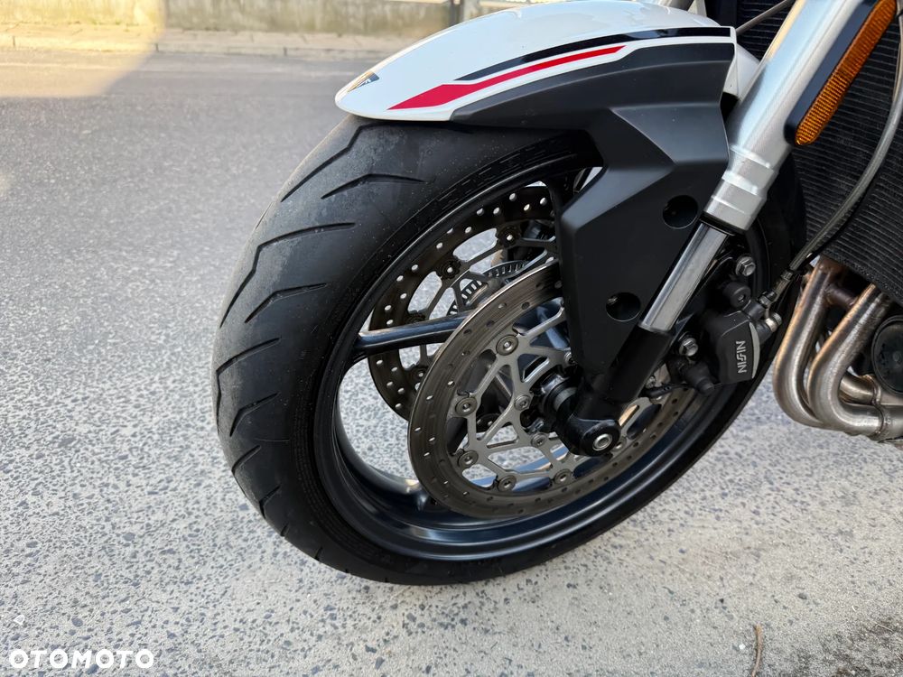 Triumph Street Triple - 21