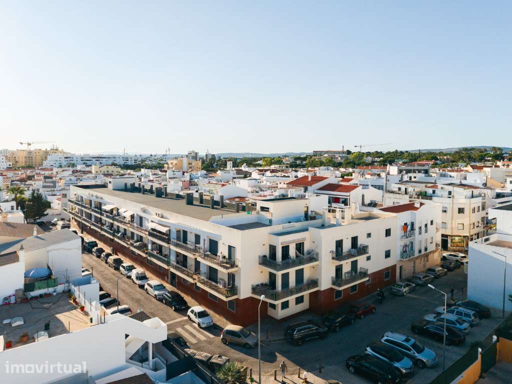 Apartamento T3 no centro de Quarteira, a 700 metros da praia, com 1... - Grande imagem: 2/37