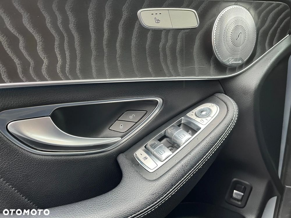 Mercedes-Benz GLC 250 4Matic 9G-TRONIC AMG Line - 22