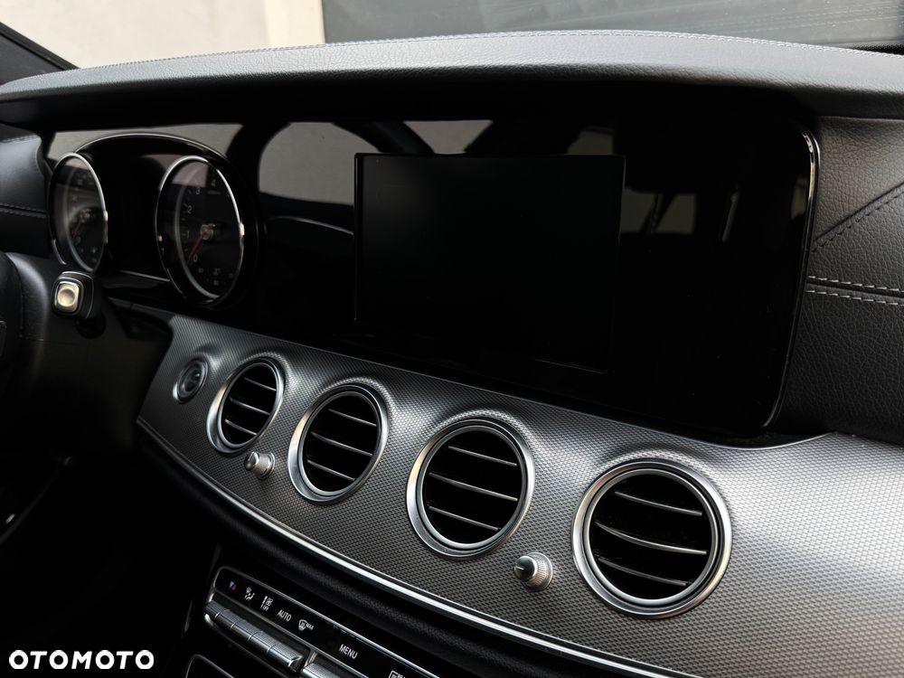 Mercedes-Benz Klasa E 200 9G-TRONIC AMG Line - 21