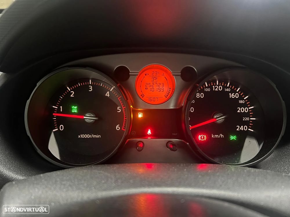 Nissan Qashqai 2.0 dCi Acenta AT FPD - 26