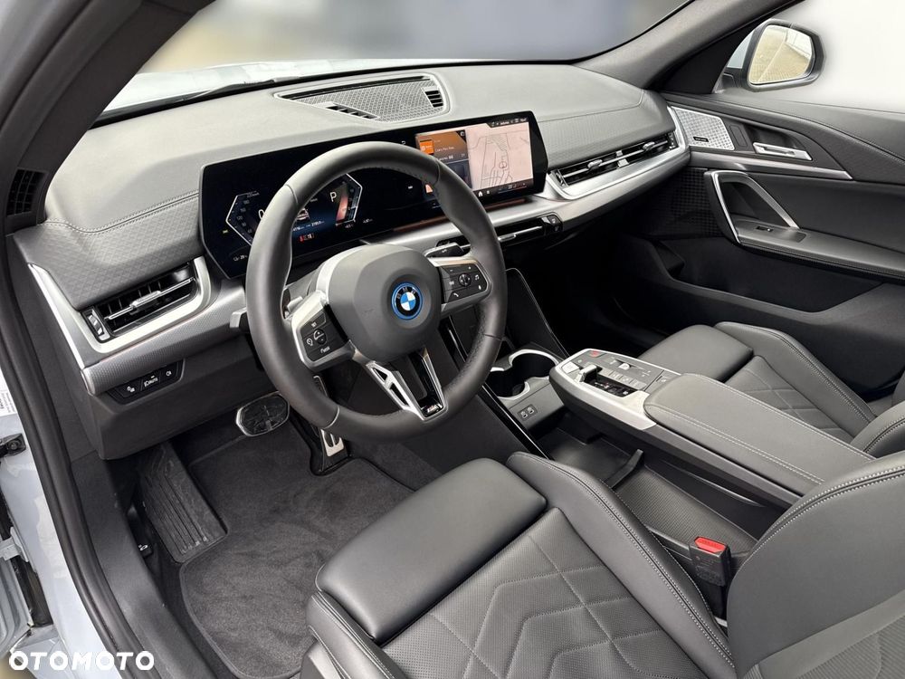 BMW iX2 xDrive30 66.5kWh M Sport - 4