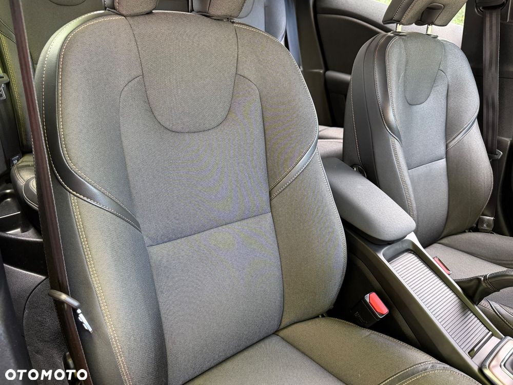 Volvo V40 Cross Country D3 Drive-E SCR Momentum - 19
