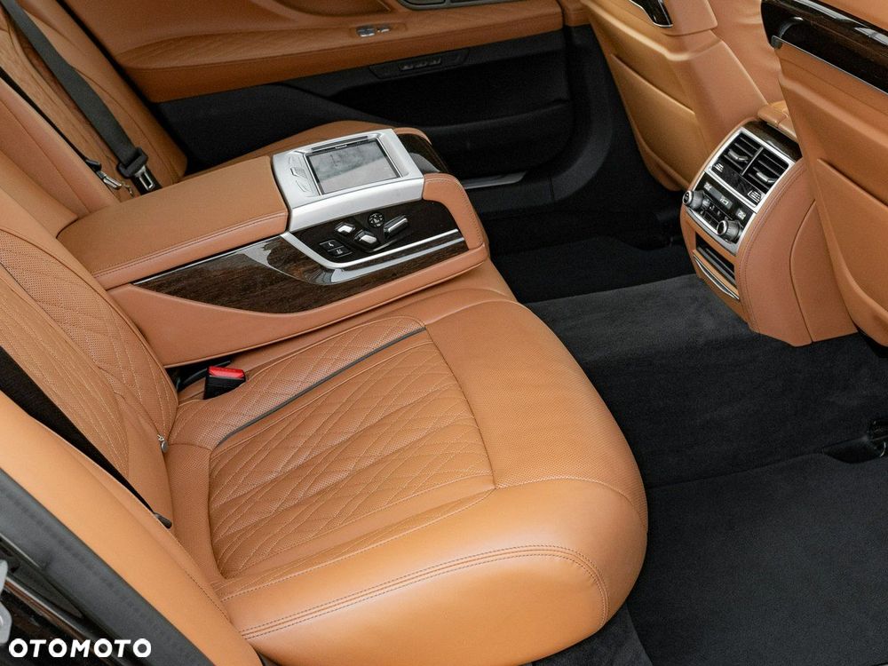 BMW Seria 7 740Ld xDrive - 31