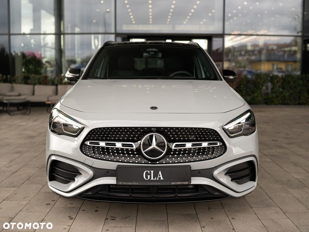 Mercedes-Benz GLA - 2