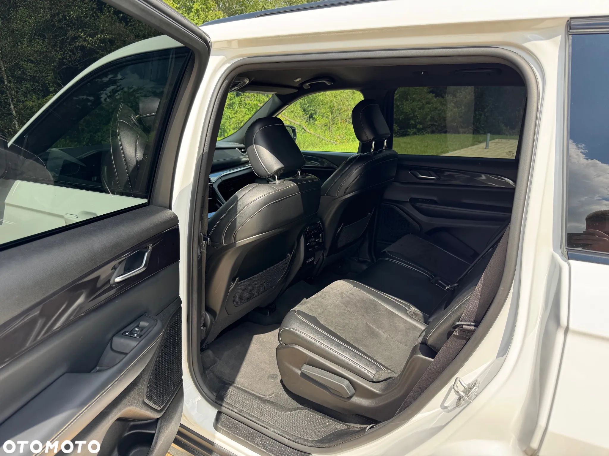 Jeep Grand Cherokee - 31