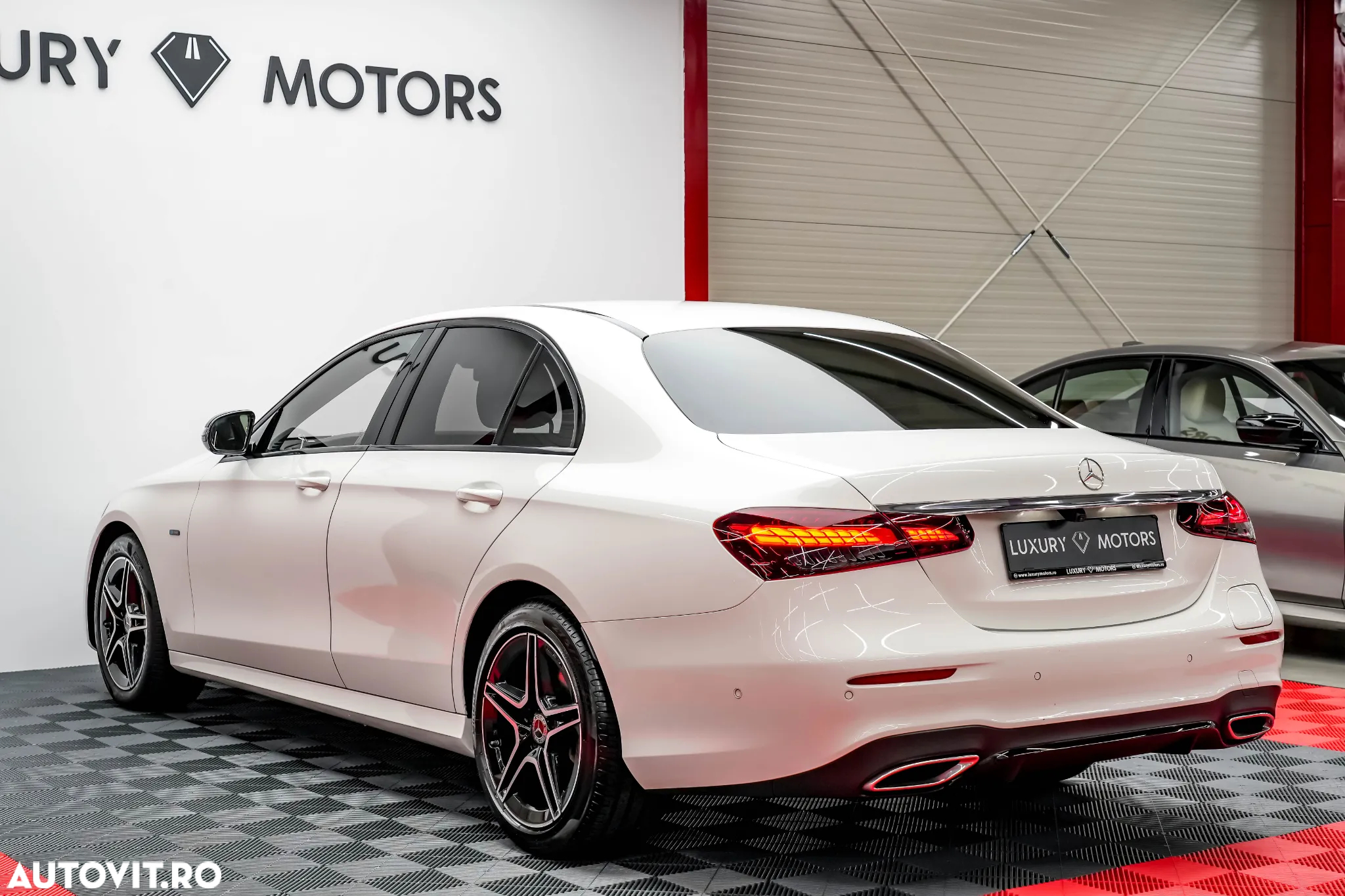 Mercedes-Benz E 300 de 9G-TRONIC AMG Line - 10