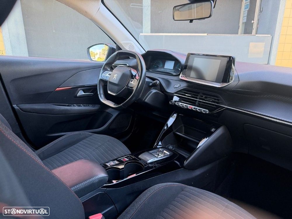 Peugeot e-208 - 12