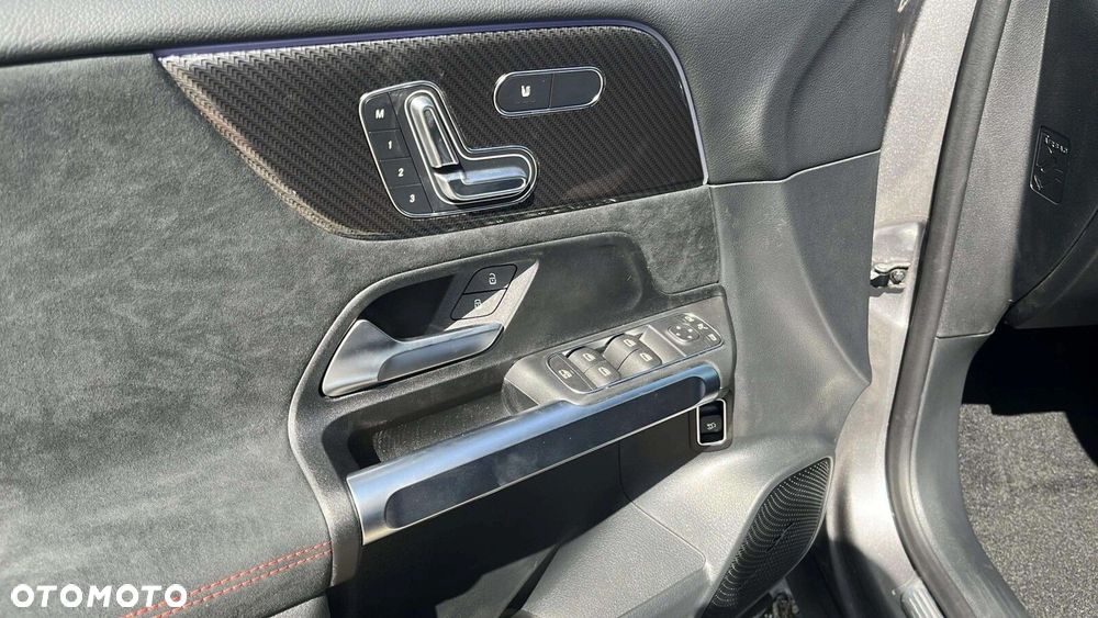 Mercedes-Benz GLB 200 AMG Line 7G-DCT - 16