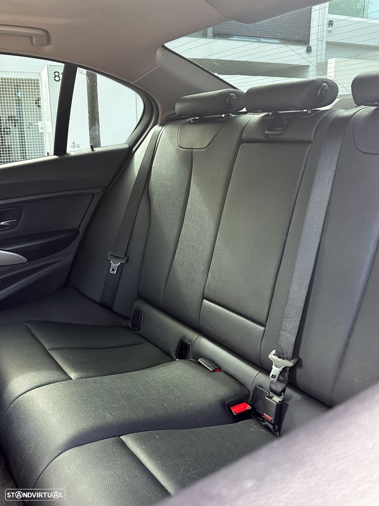 BMW 318 d Luxury Line - 8