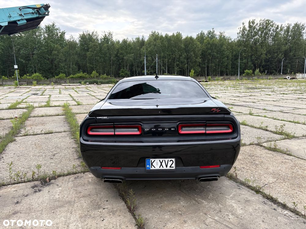 Dodge Challenger - 8