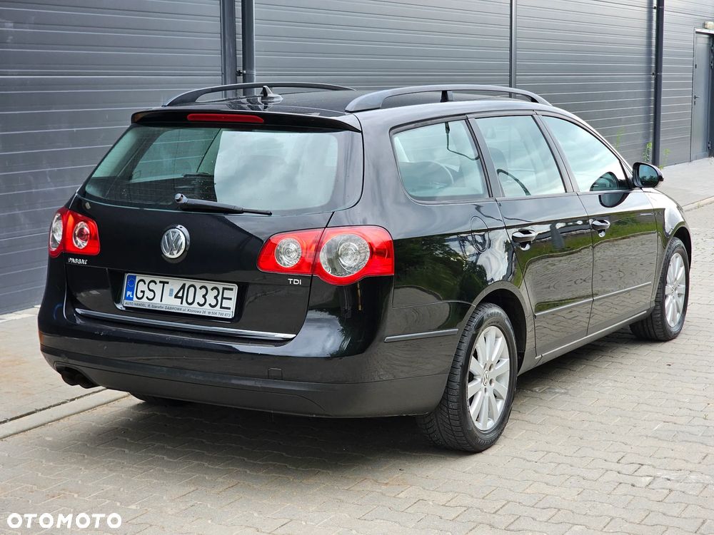 Volkswagen Passat 1.9 TDI DPF Sportline - 11