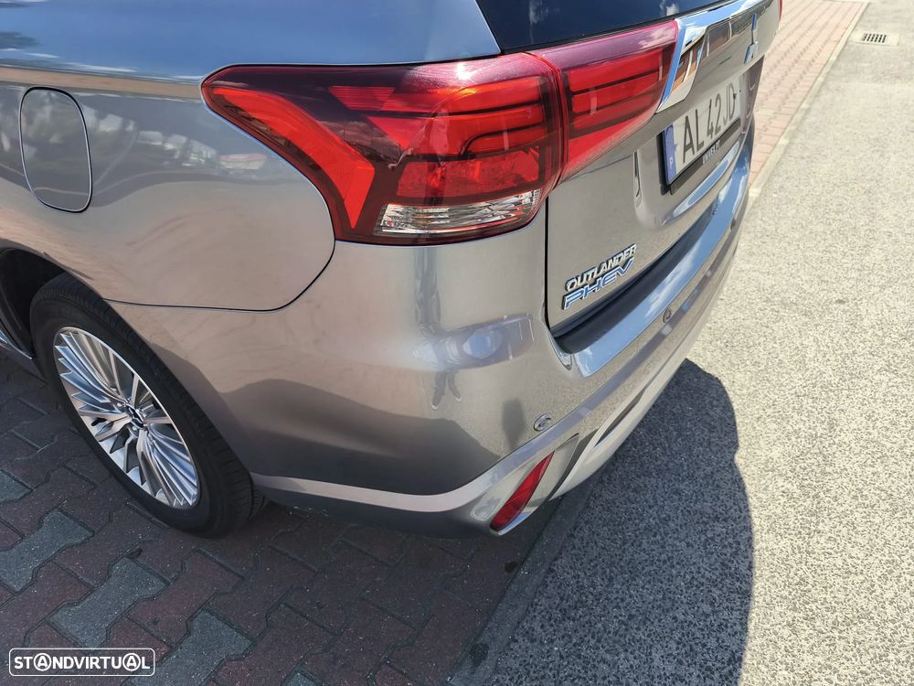 Mitsubishi Outlander - 4