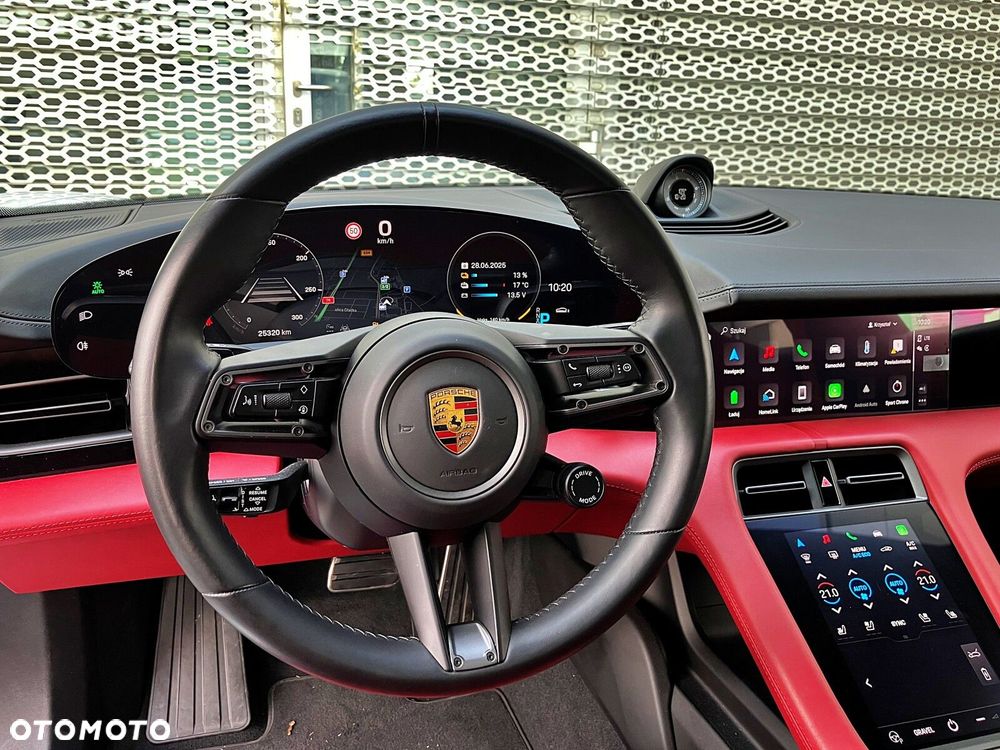 Porsche Taycan - 17