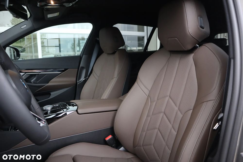 BMW i5 - 9